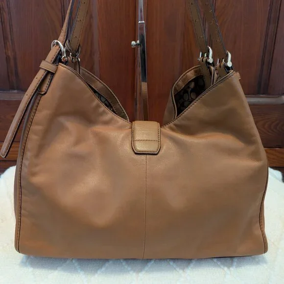 Coach #32221 Madison Carlye Tan Smooth Leather Shoulder Purse Bag - Picture 3 of 16